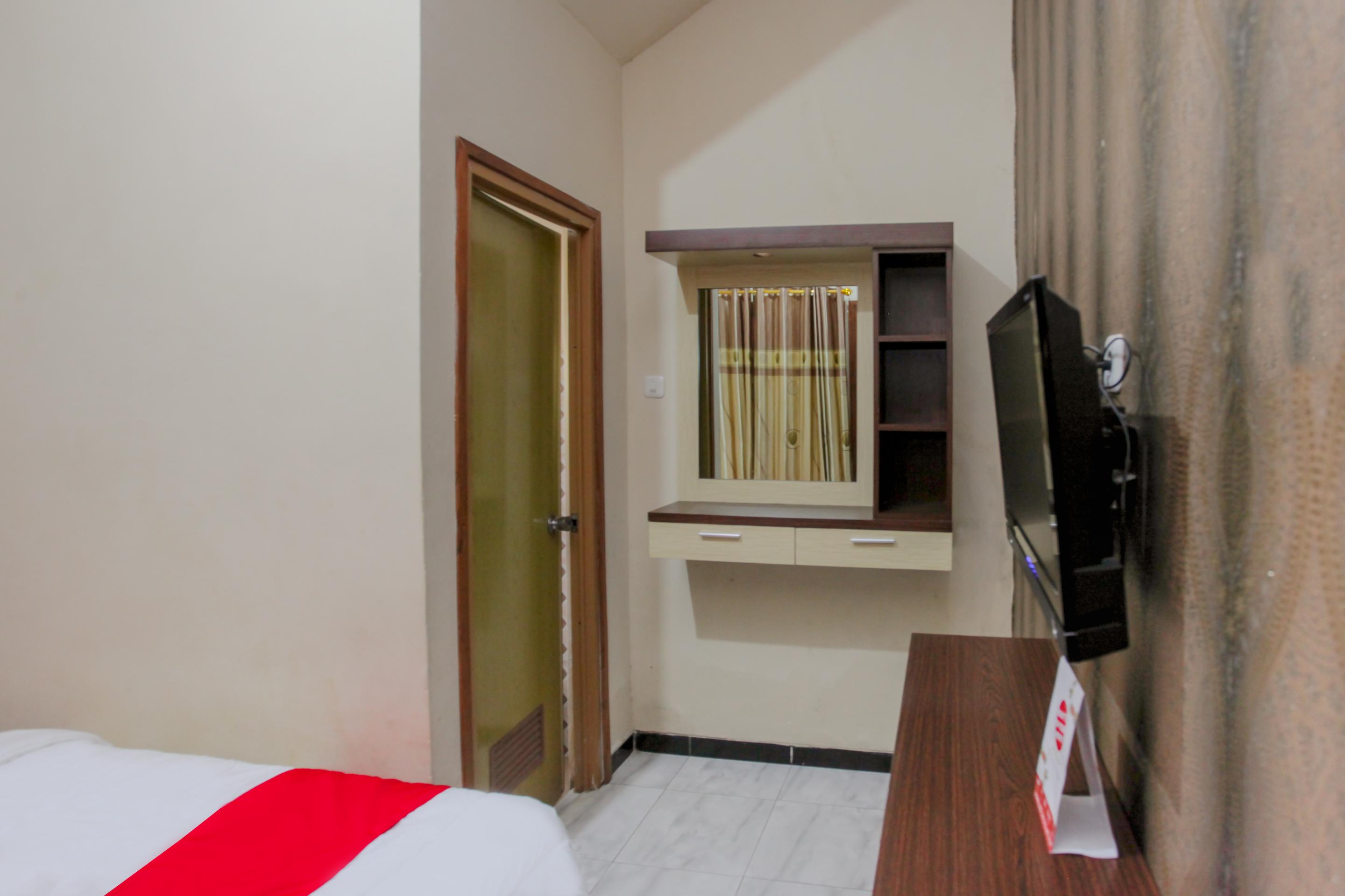 Reddoorz At Villa Akbar 3 Batu  Buitenkant foto