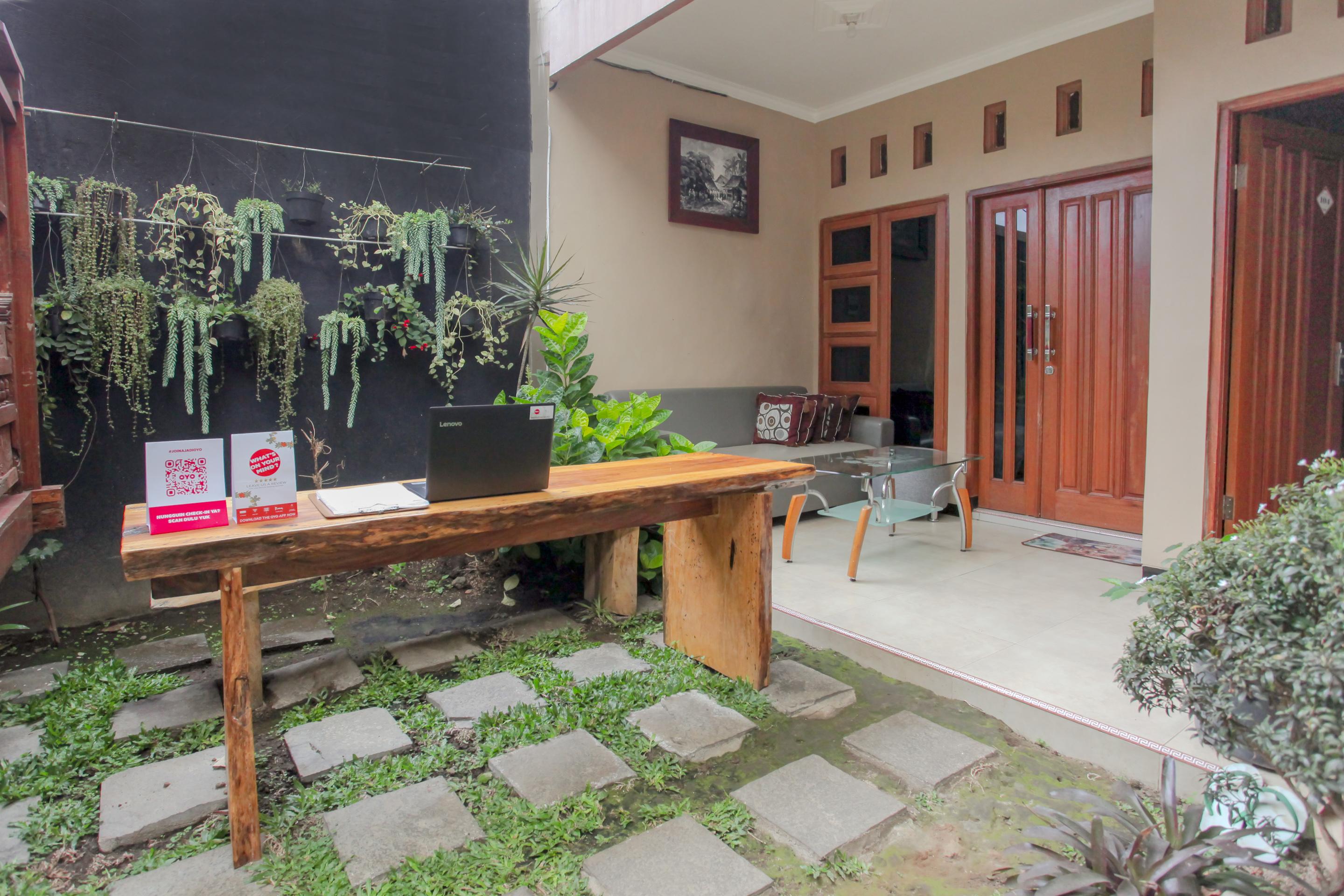 Reddoorz At Villa Akbar 3 Batu  Buitenkant foto