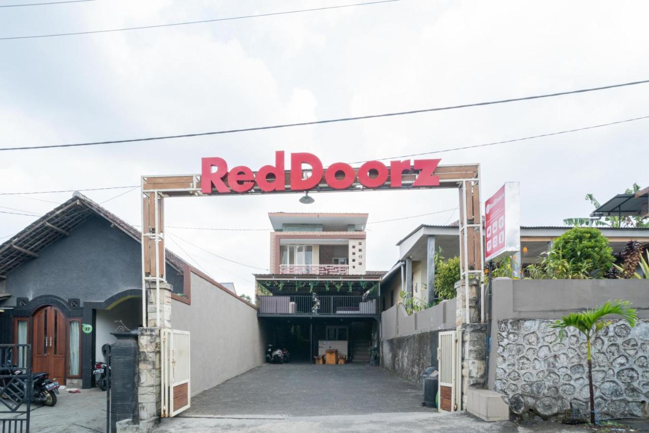 Reddoorz At Villa Akbar 3 Batu  Buitenkant foto