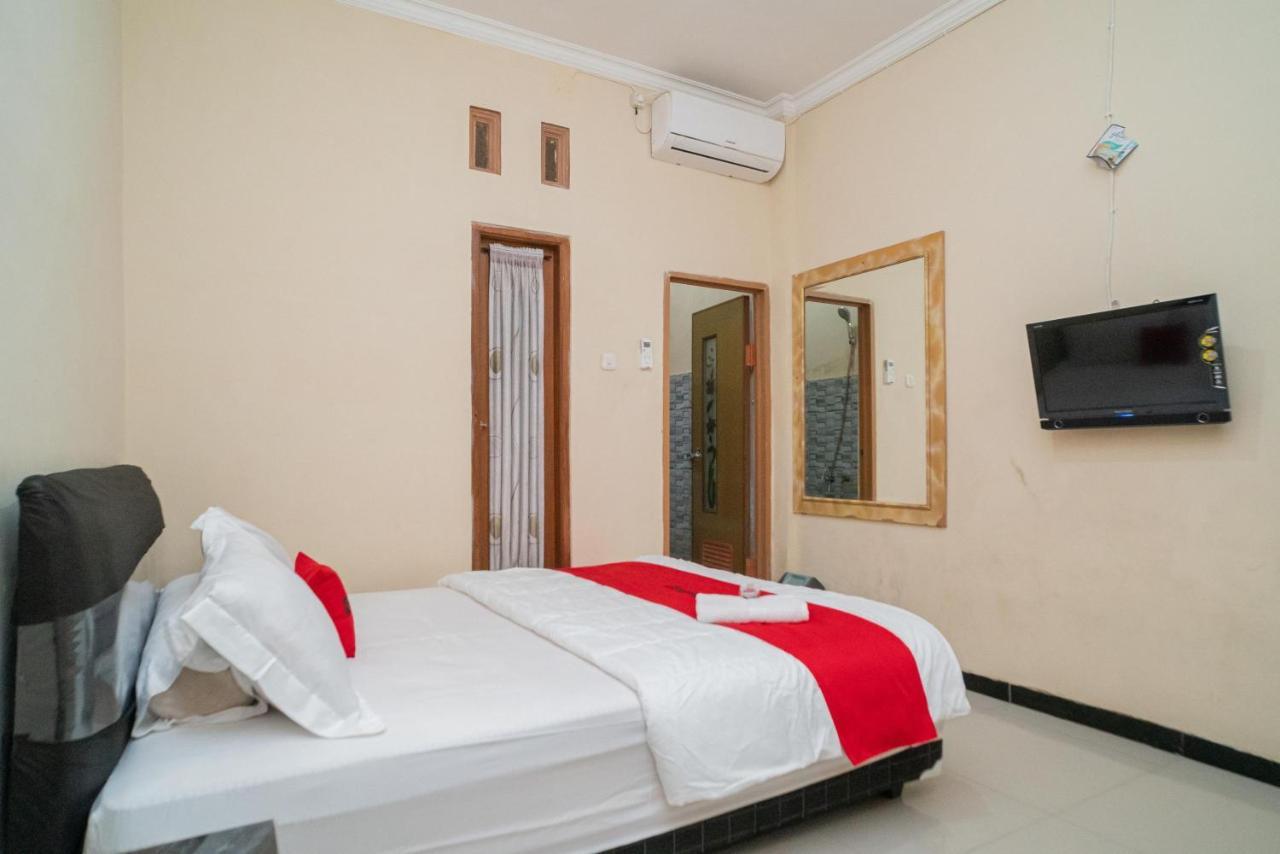 Reddoorz At Villa Akbar 3 Batu  Buitenkant foto