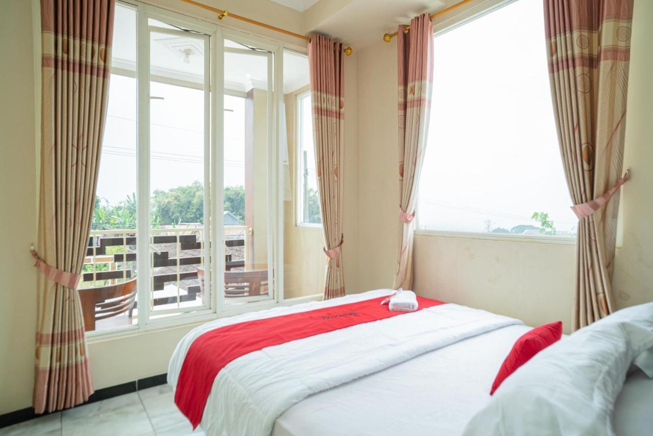Reddoorz At Villa Akbar 3 Batu  Buitenkant foto