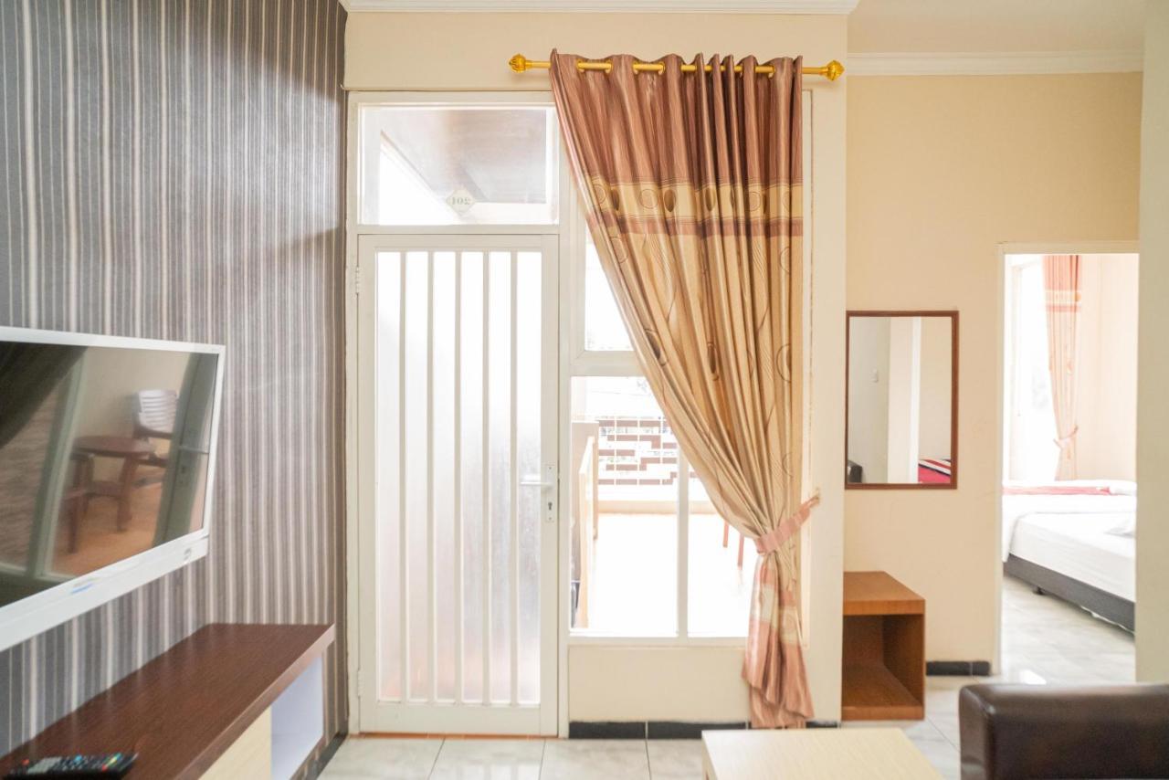 Reddoorz At Villa Akbar 3 Batu  Buitenkant foto