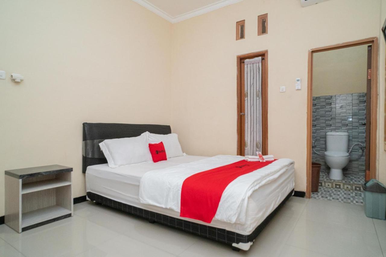 Reddoorz At Villa Akbar 3 Batu  Buitenkant foto